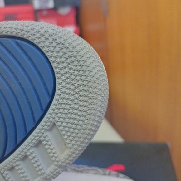 Size 10.5 - Jordan 3 Retro Varsity Royal 2020 OG box excellent condition - Picture 3 of 14